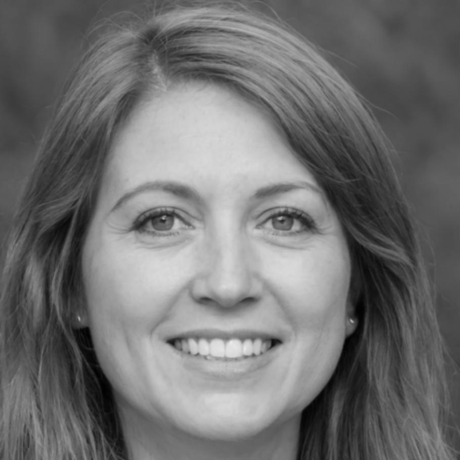 Retrato de Amelia Riquelme, Directora de Programas Educativos en naelioorvex